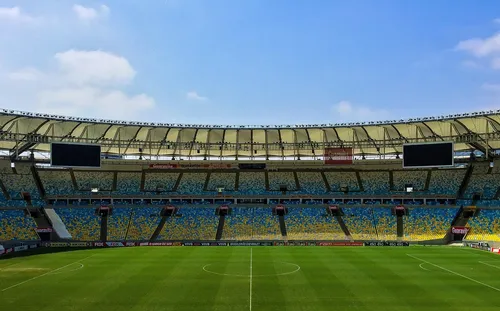 Stadio di calcio vuoto, immagine simbolica della Serie A.