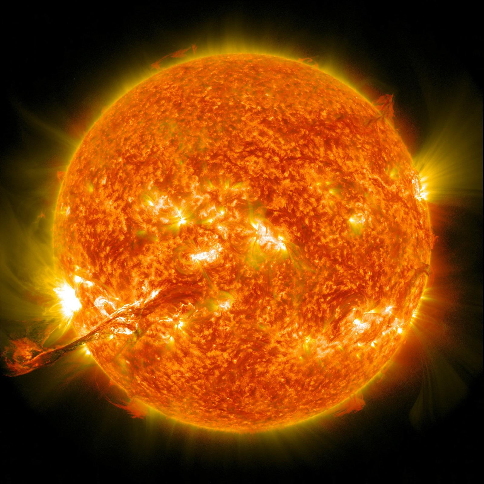 Aurore polari in Italia nella notte tra l’11 e il 12 novembre eccezionale tempesta geomagnetica G4 illumina i cieli europei