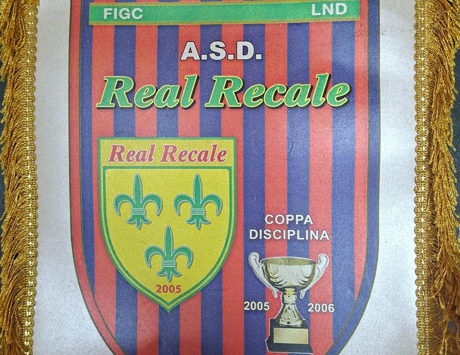 Arnaldo Gadola è stato l’uomo simbolo del Real Recale. La conquista della Coppa Disciplina porta la sua firma, segnando per la prima volta nella storia del calcio recalese un traguardo così significativo